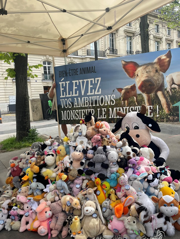 Montagne de peluches d'animaux d'élevage